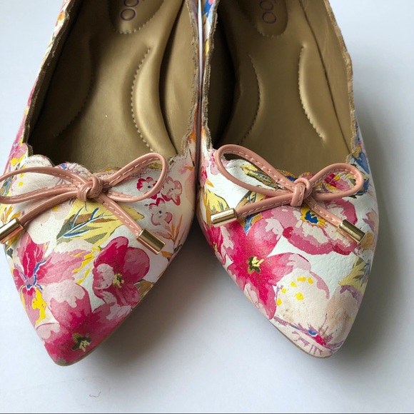 Me Too Caprice 6.5M Scallop Floral Pump  Z10 - Picture 2 of 7